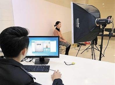 诸城公安局出入境大厅推出免费照相服务，便民举措再升级
